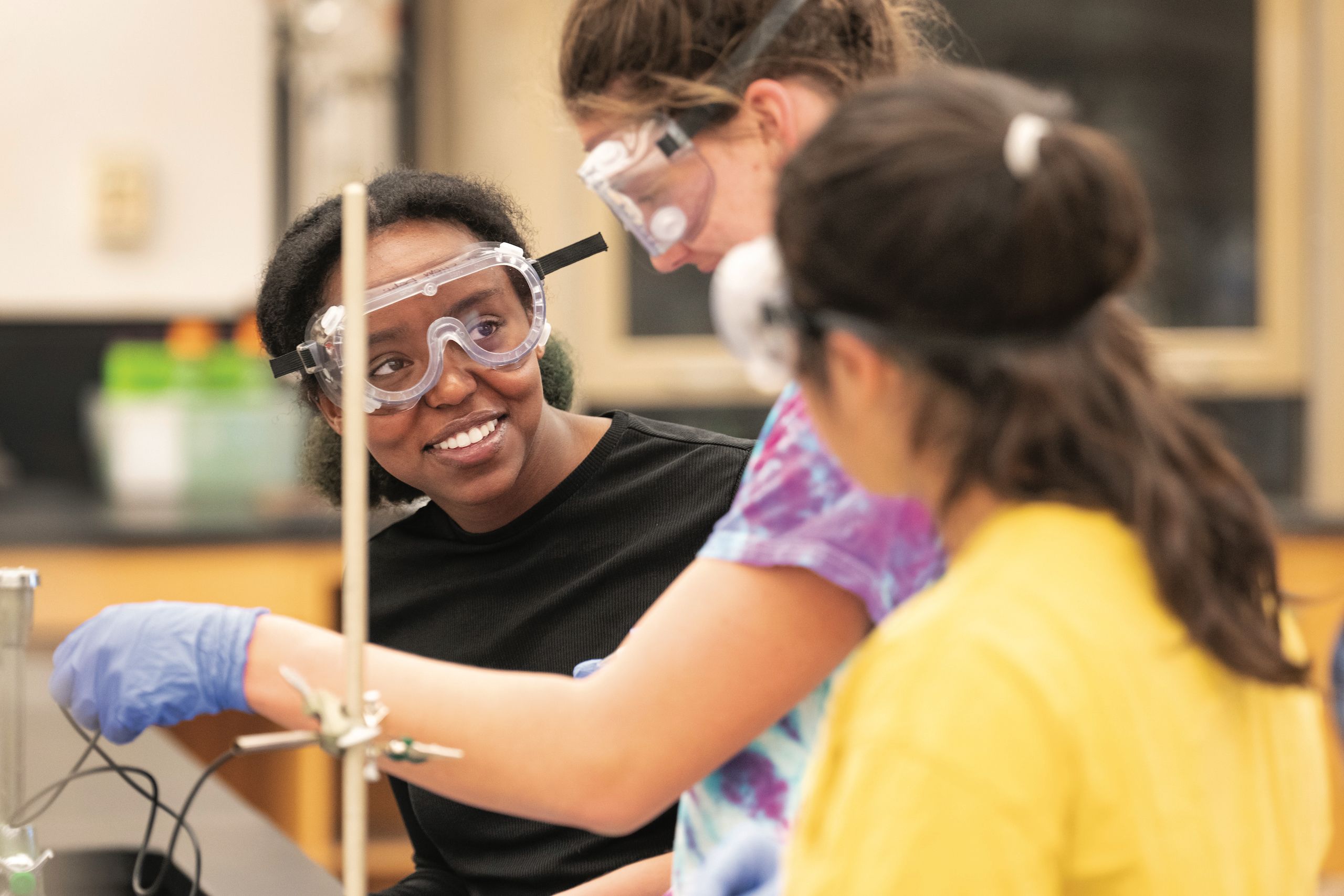 Left to right, Layla Haji ’25, Sarah Cloninger ’25, Sonia Jogal ’25 working on chemistry lab equipment.