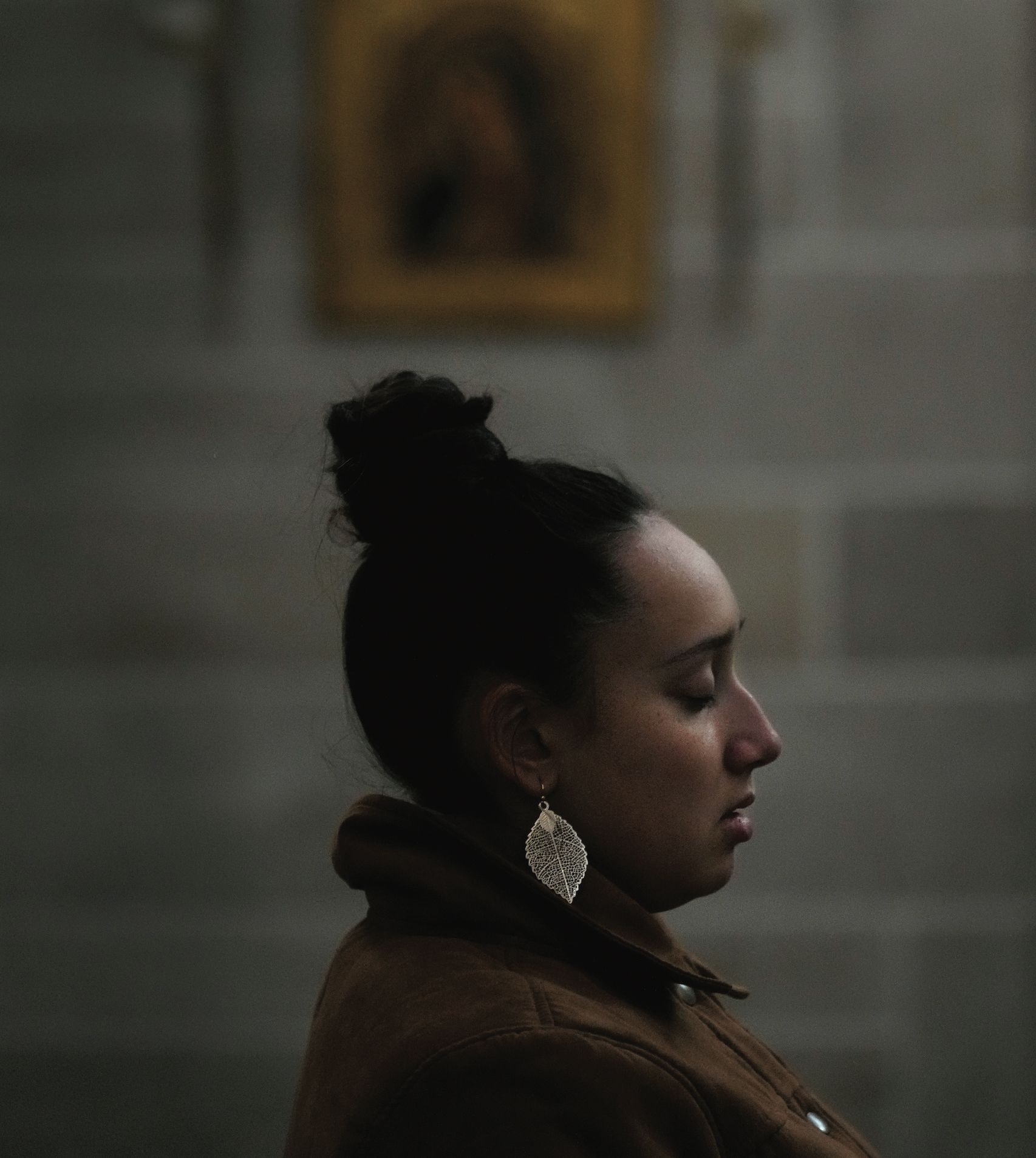 Student in quiet reflection and contemplation in Shove Chapel