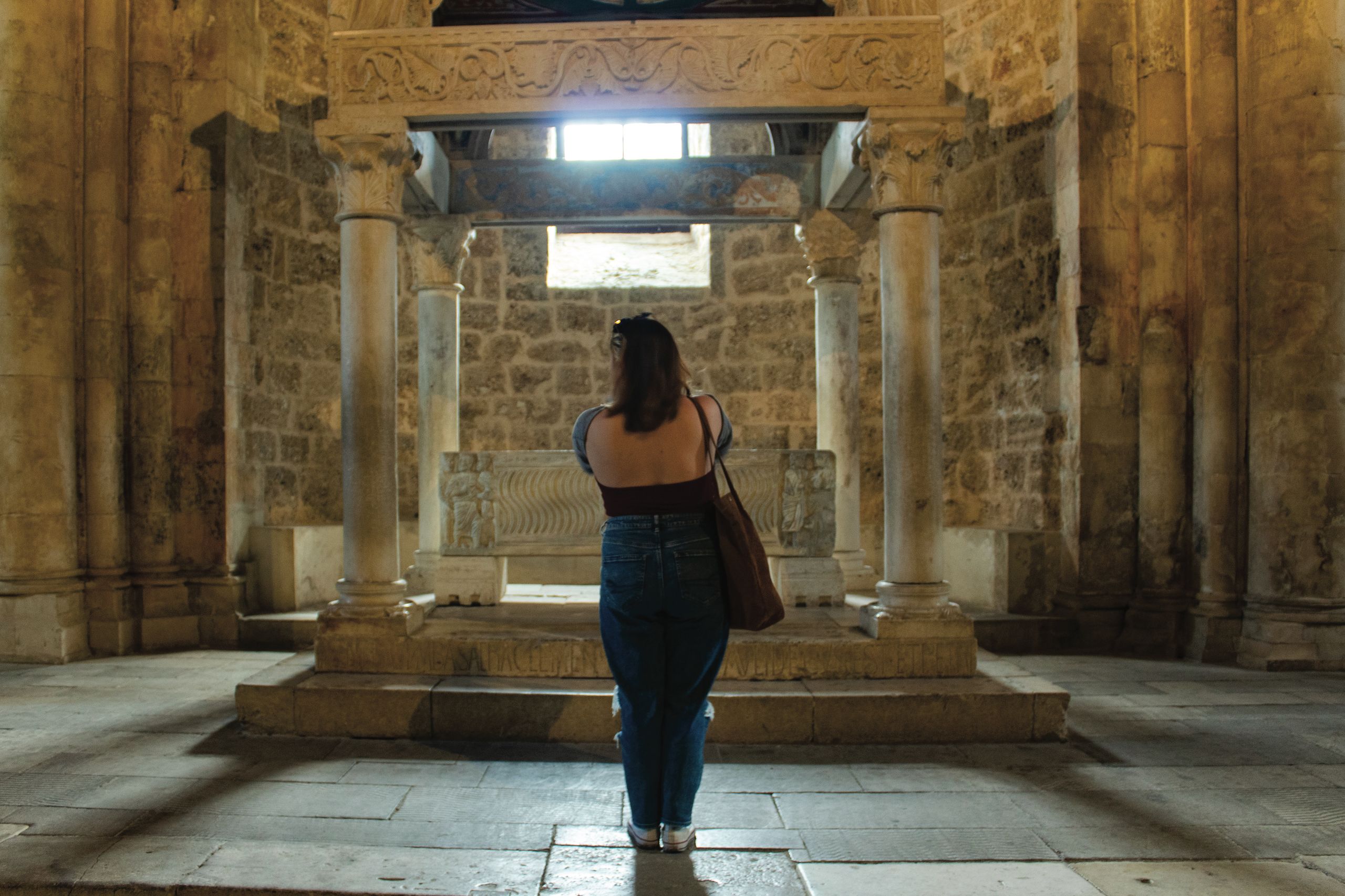 Sabrina Pitkanen ’24 stands in the Abbazia di San Clemente Montessori as part of field trip during Professor Minervini’s Gusto class.