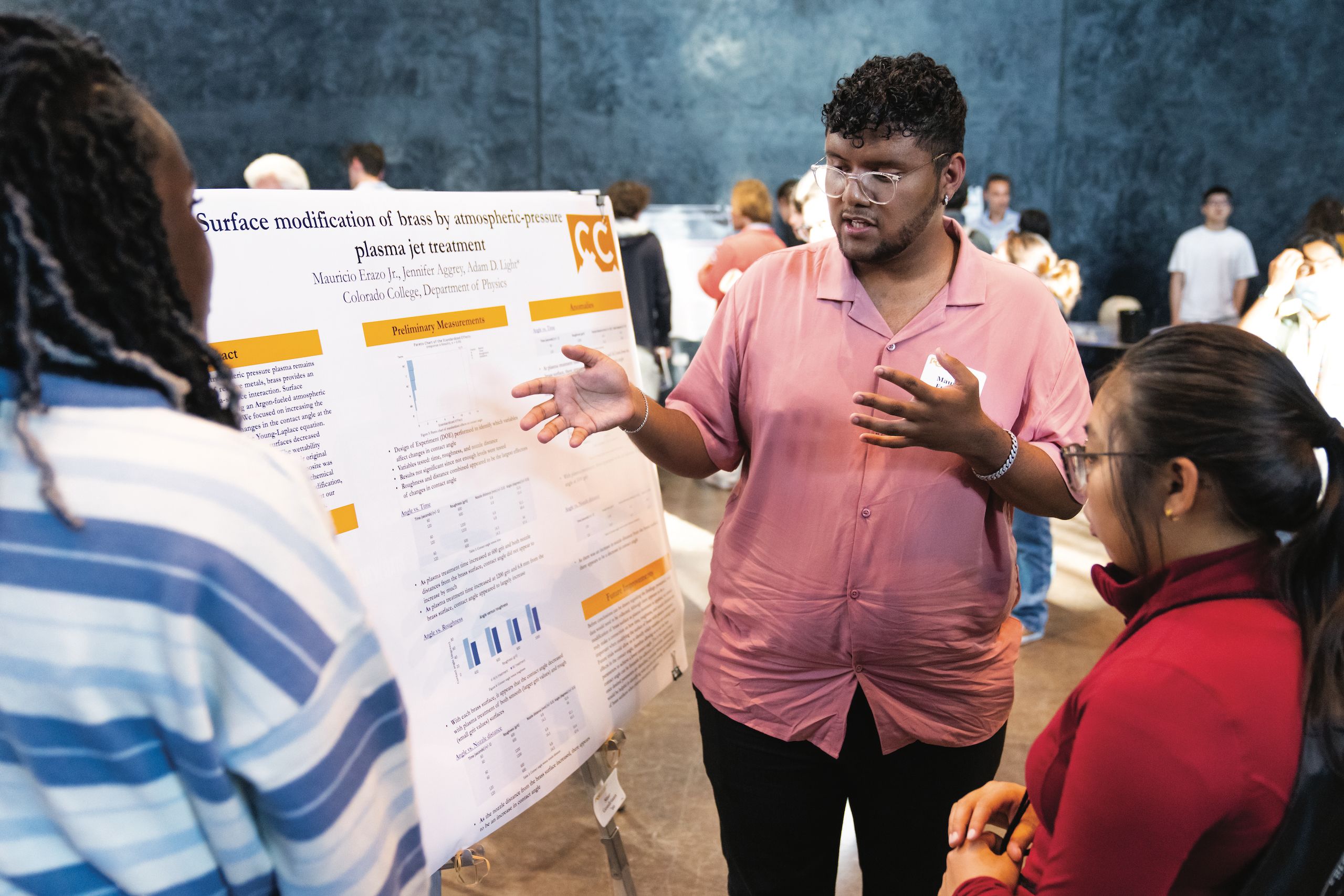 Mauricio Erazo Jr. ’25 presenting their project and summer internship work during the Research & Intern Symposium.