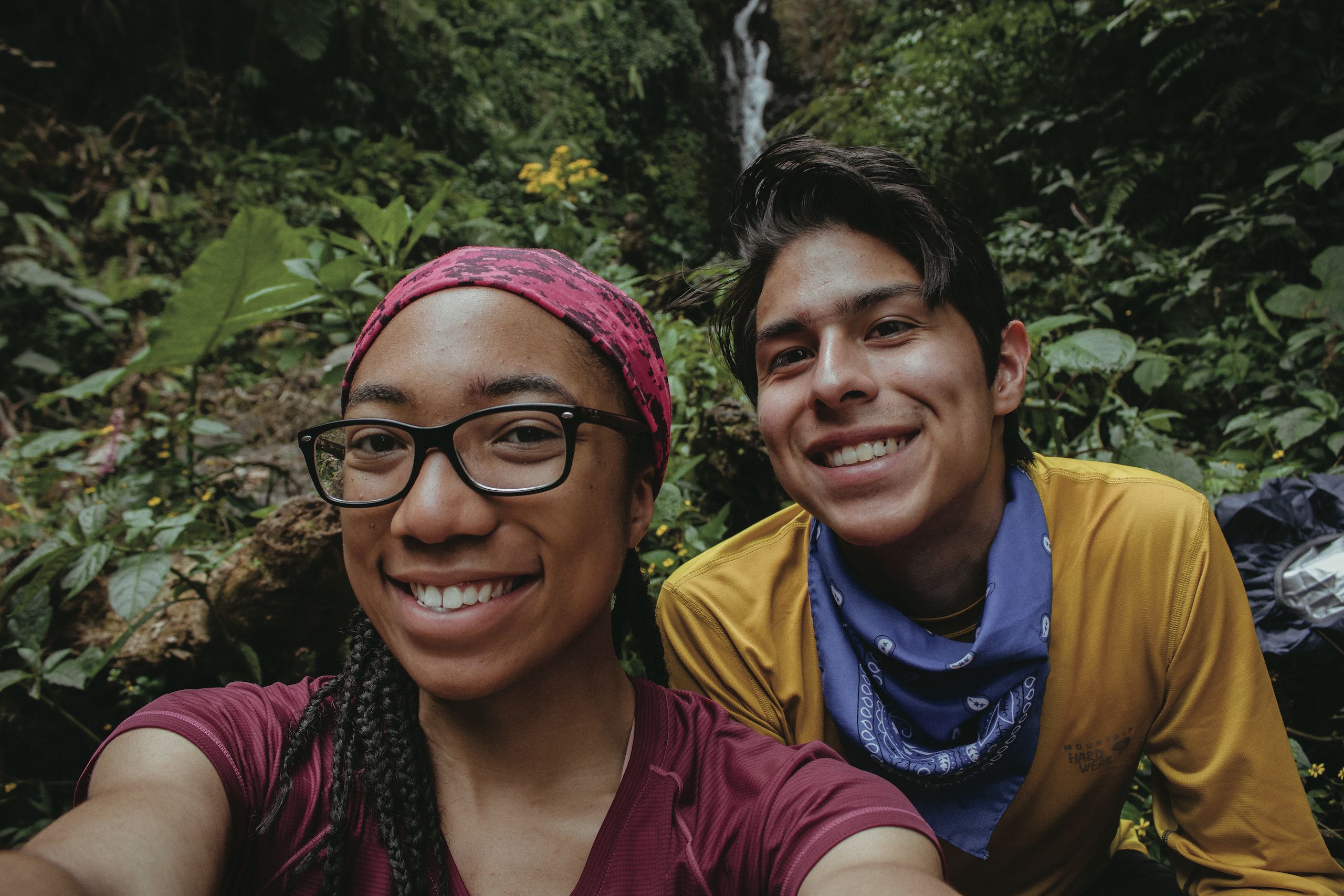 Two students pose for a selfie in the middle of a Costa Rican rainforest.